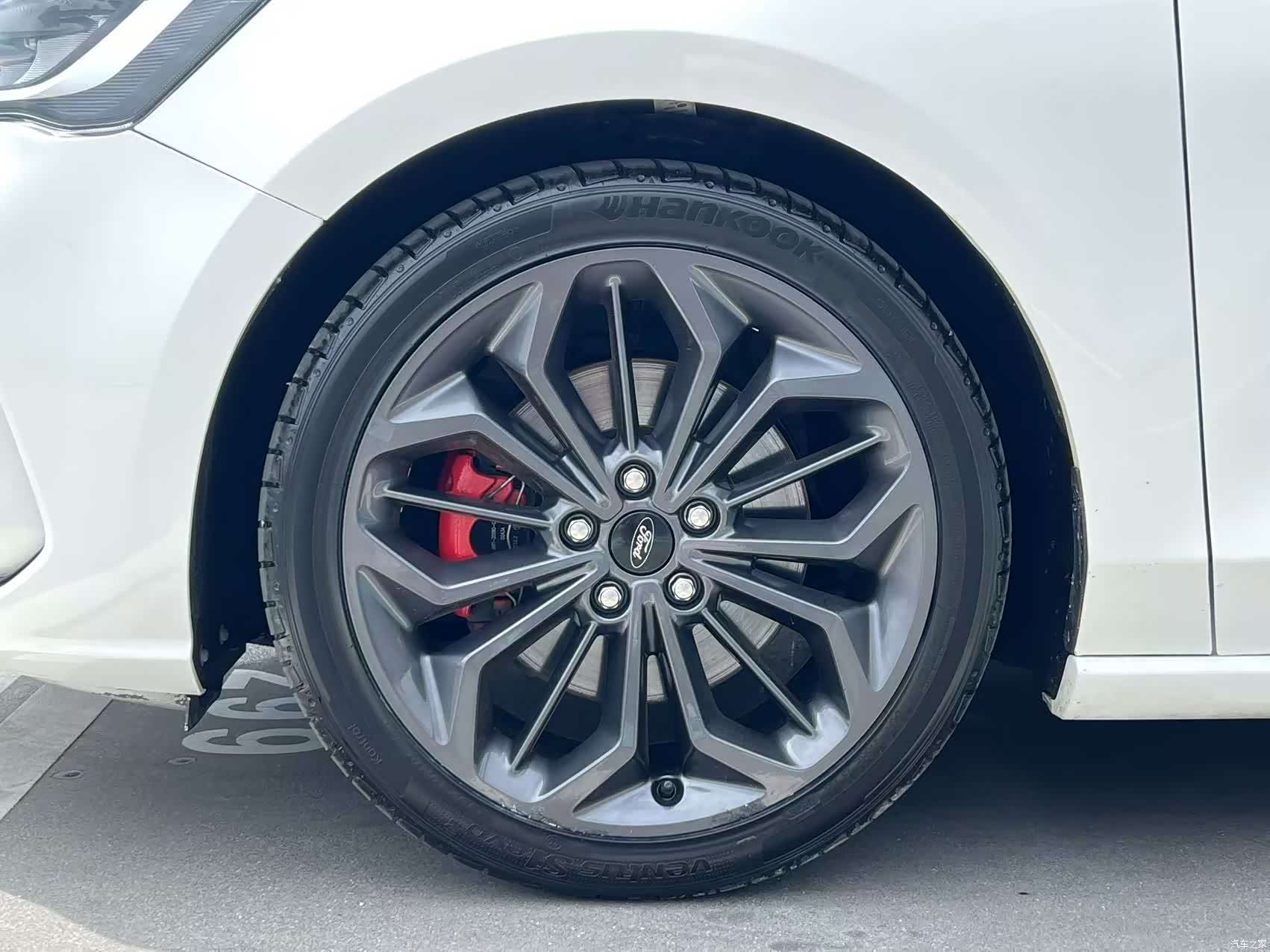 Ford Focus, 2022 11