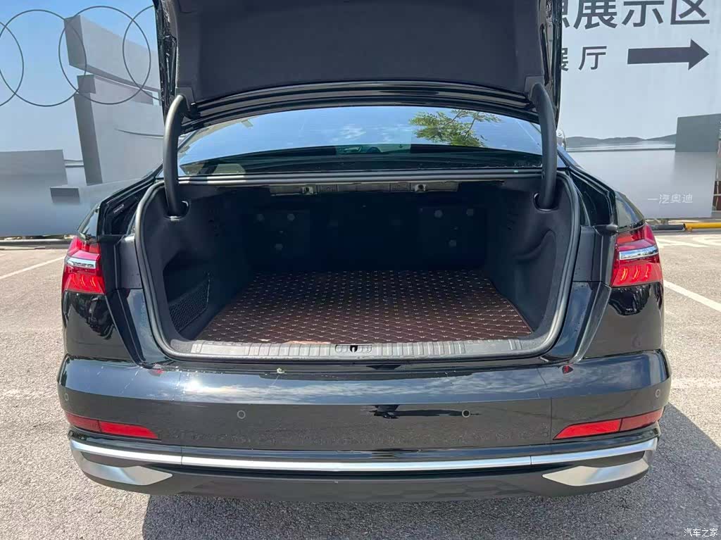 Audi A6L, 2026 11