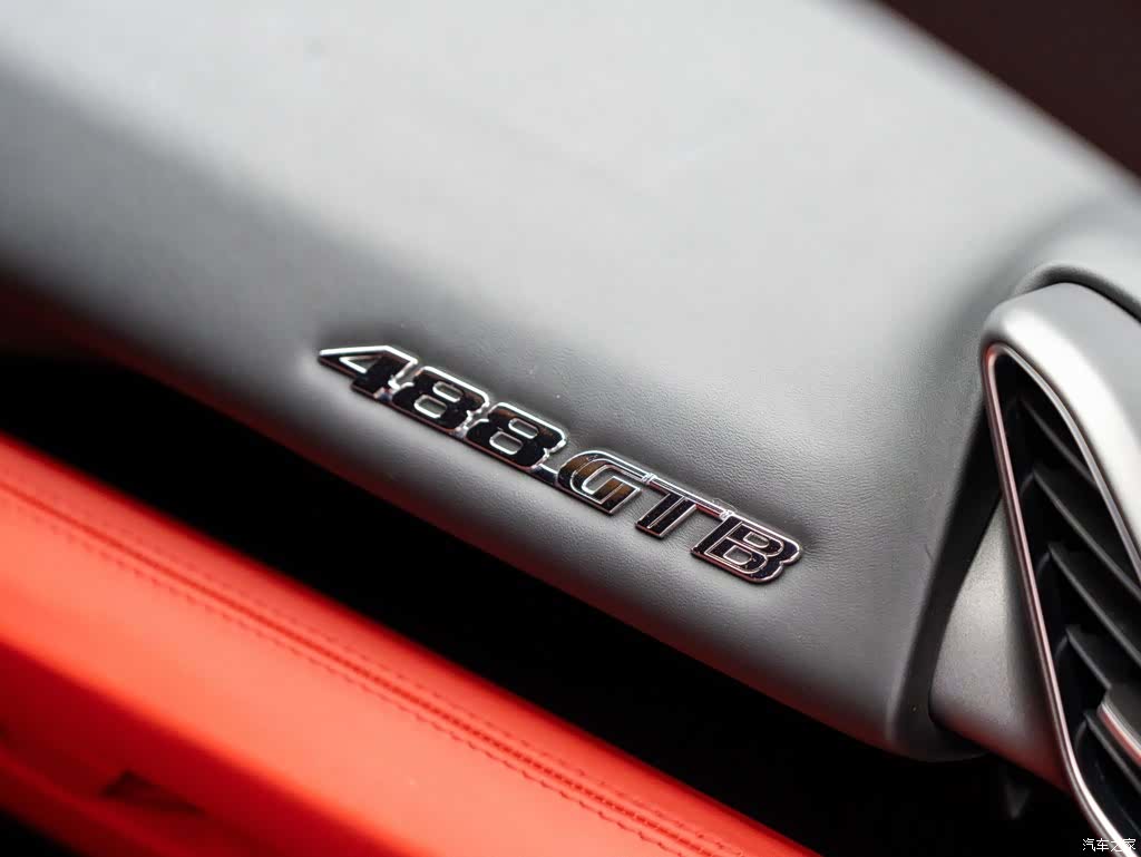 Ferrari 488, 2018 13