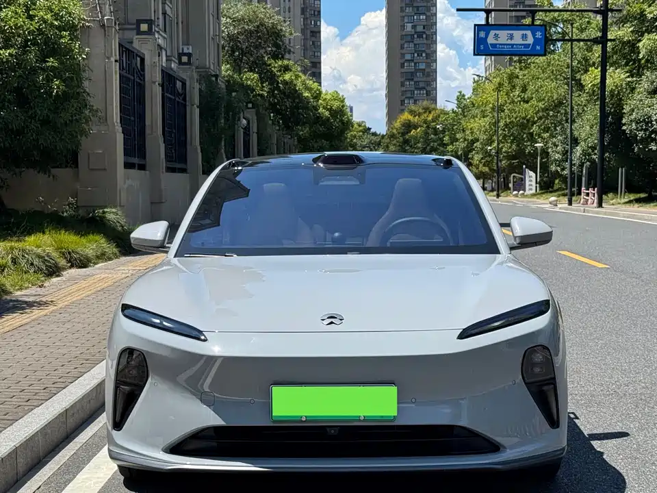NIO ET5