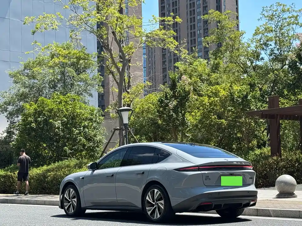 NIO ET5