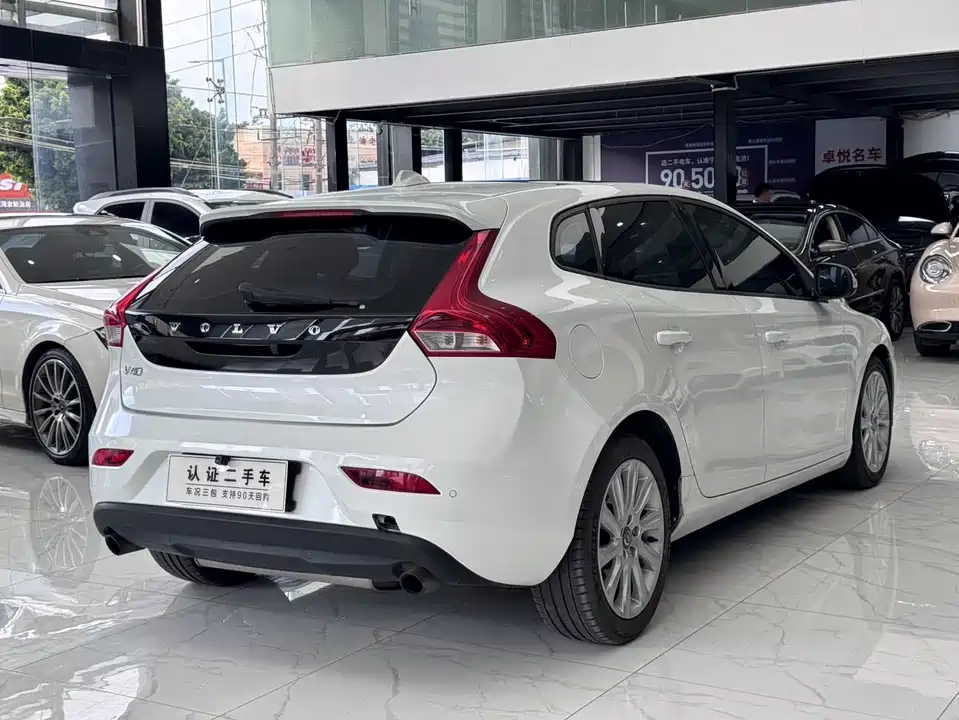 Volvo V40