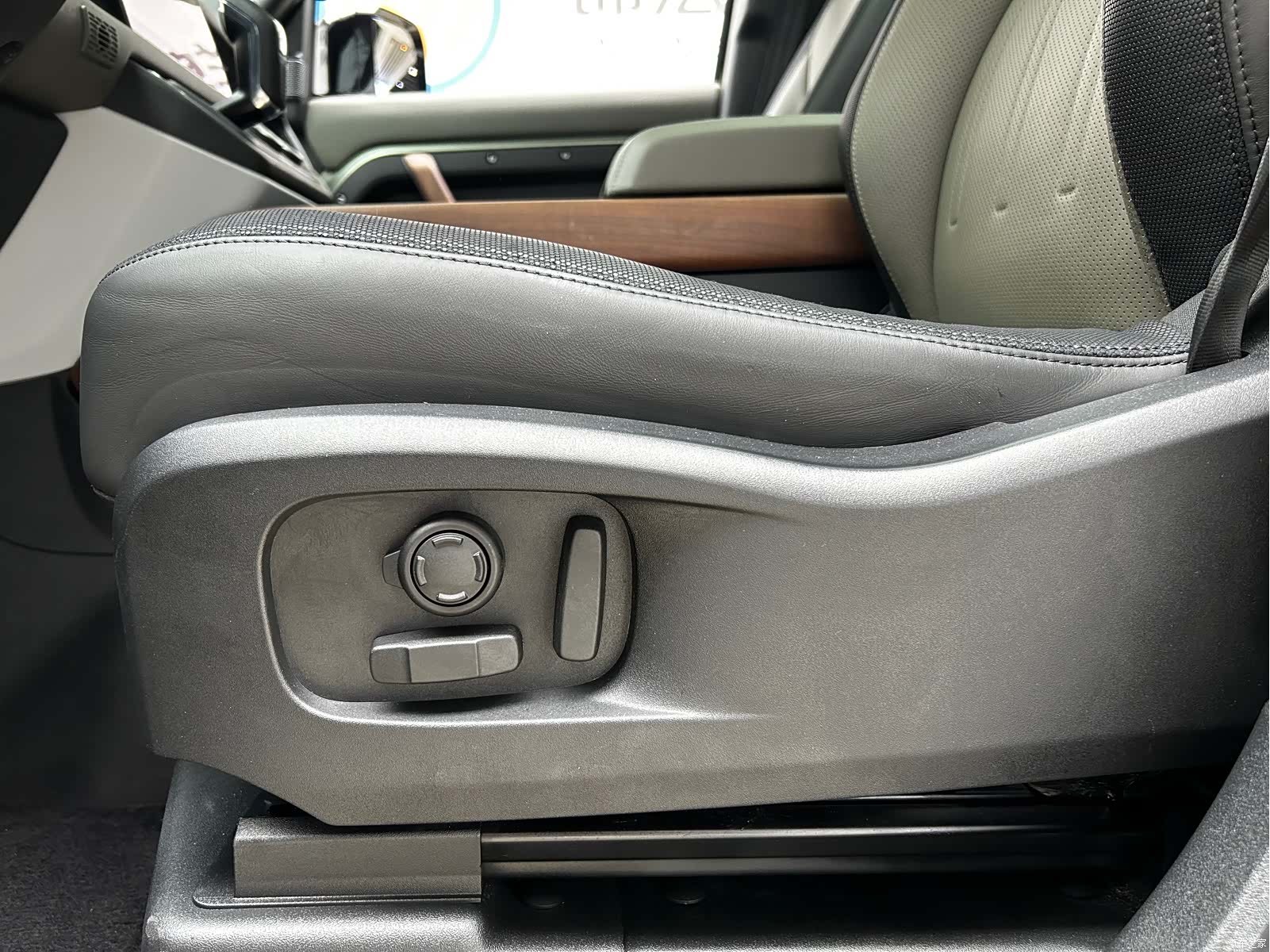 Land Rover Defender, 2022 7