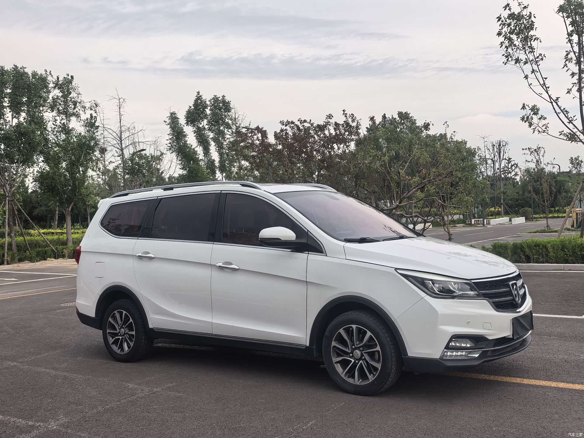 Wuling 730, 2017 3