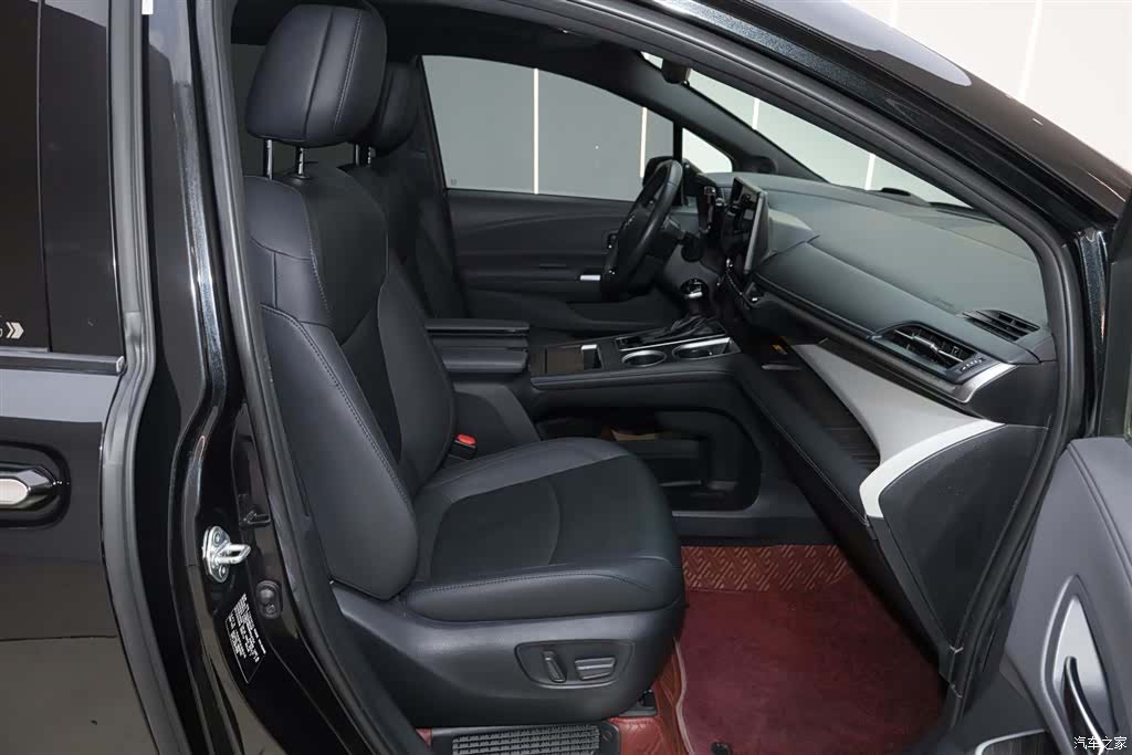 Toyota Granvia, 2024 18