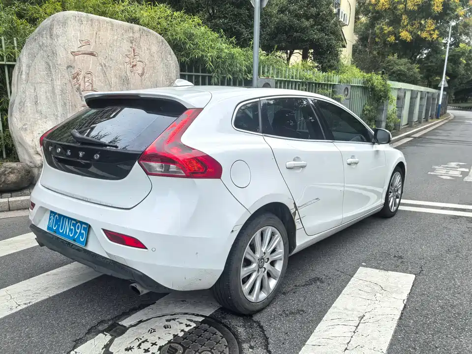 Volvo V40
