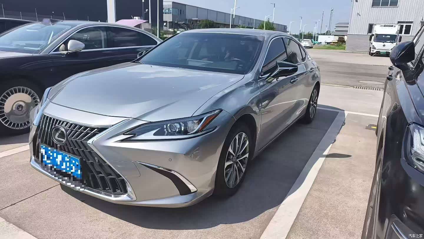 Lexus ES, 2024 1