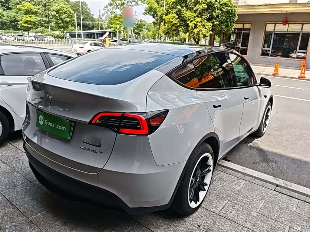 Tesla Model Y, 2023 7