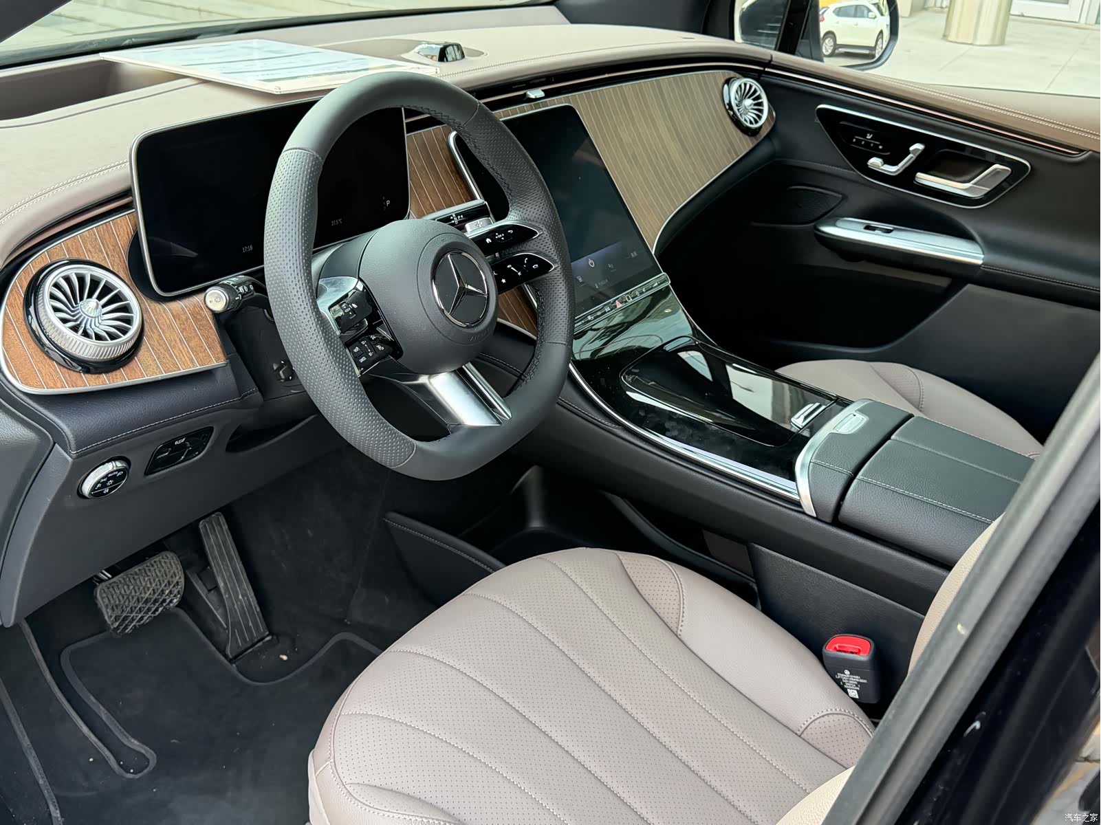Mercedes-Benz EQE, 2025 16