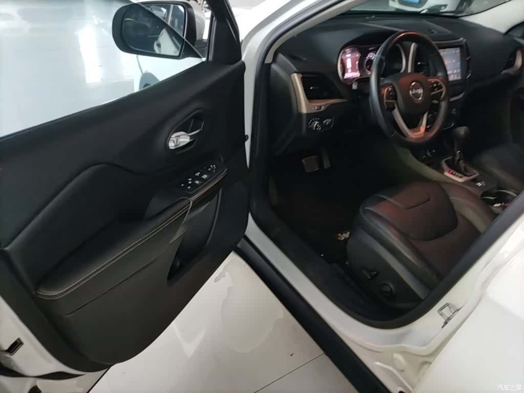 Jeep Cherokee, 2018 16