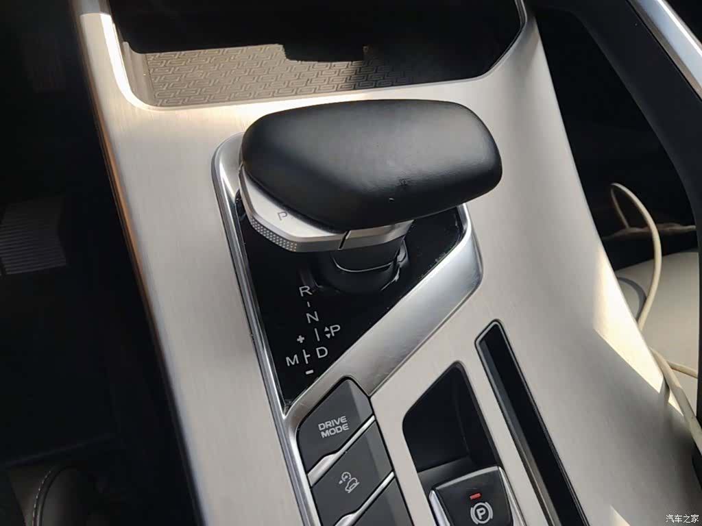 Geely Coolray, 2023 14