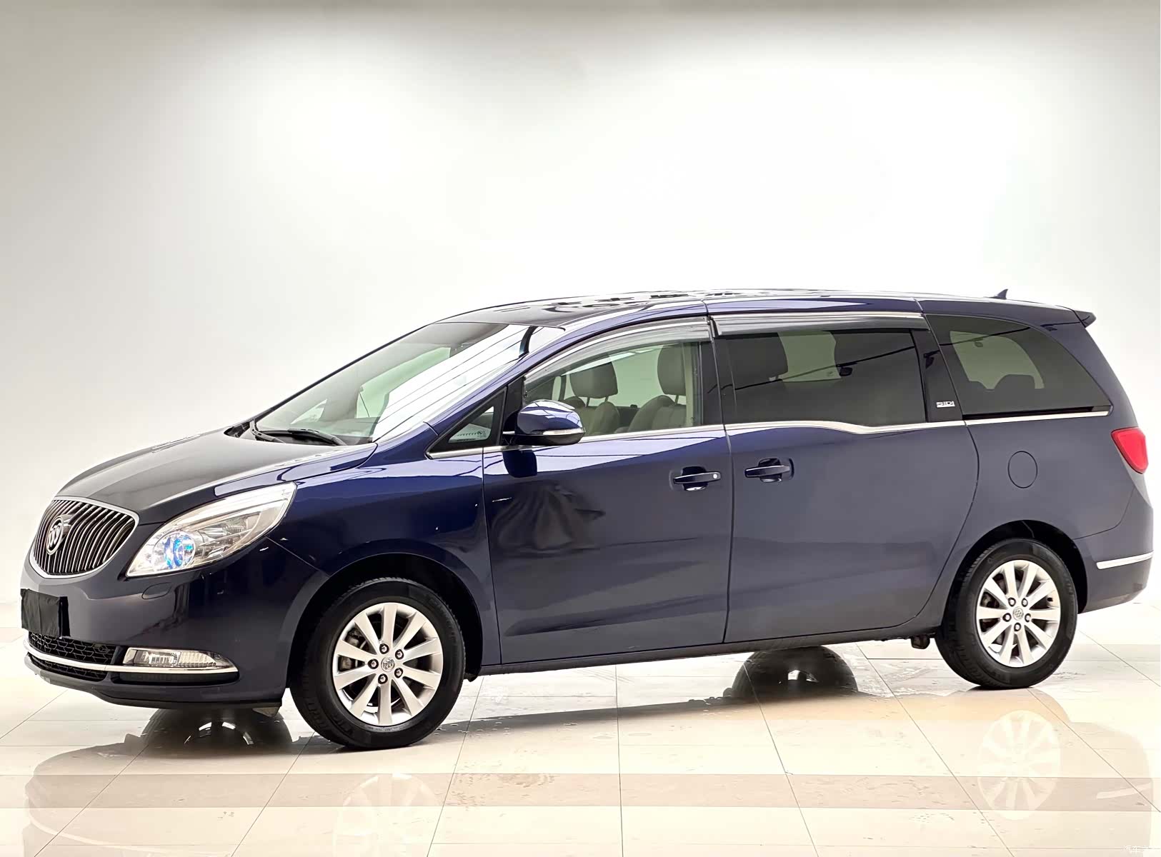 Buick GL8, 2016 1