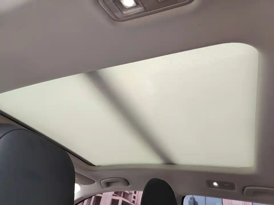 Volkswagen T-ROC exploring Songs