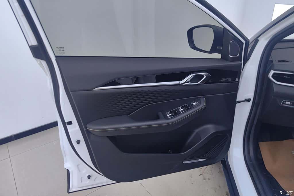 Geely Coolray, 2025 7
