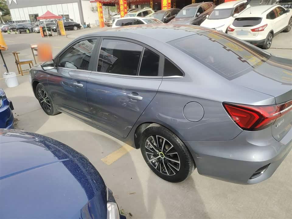 Roewe i5