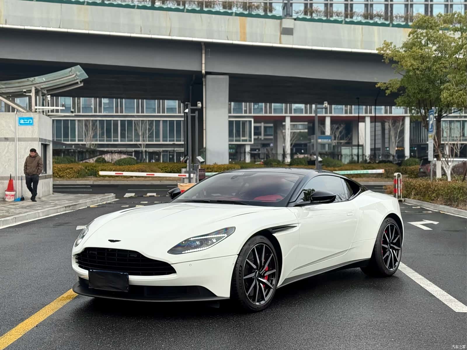 Aston Martin DB11, 2020 2
