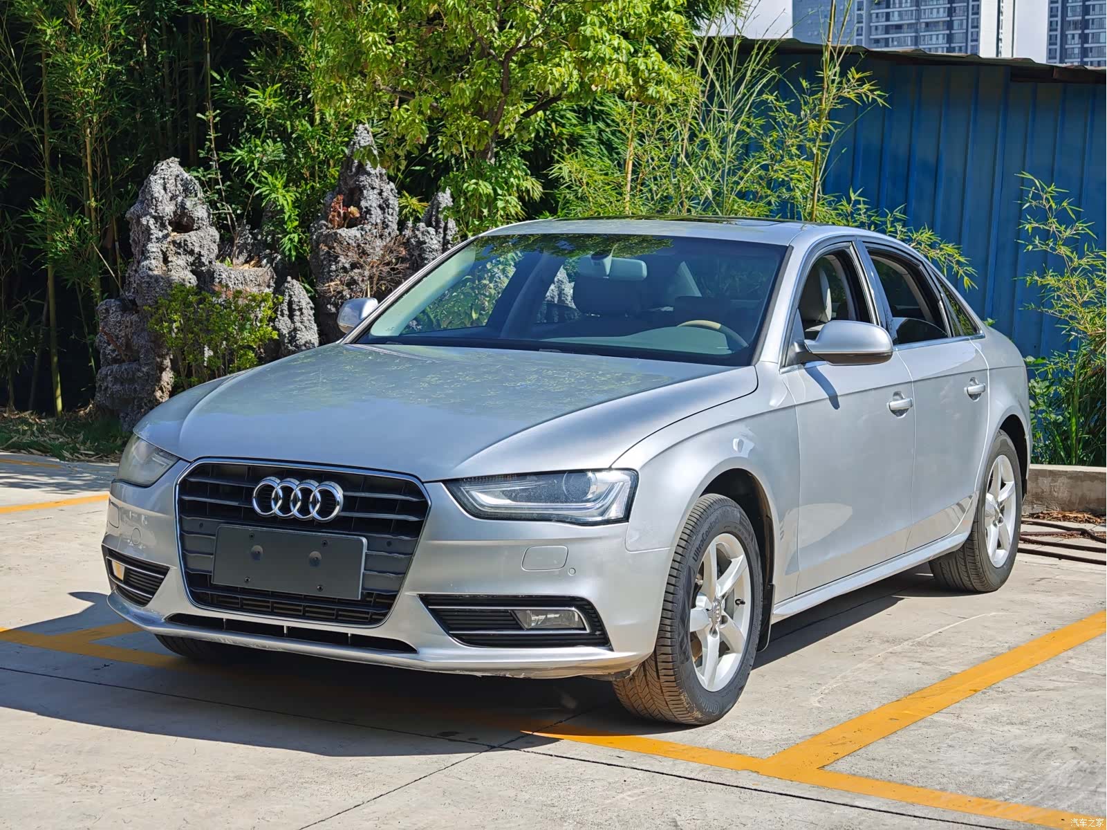 Audi A4L, 2012 1