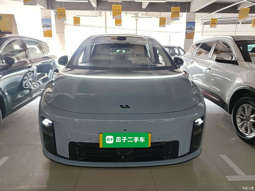 Li Auto i8, 2025 3