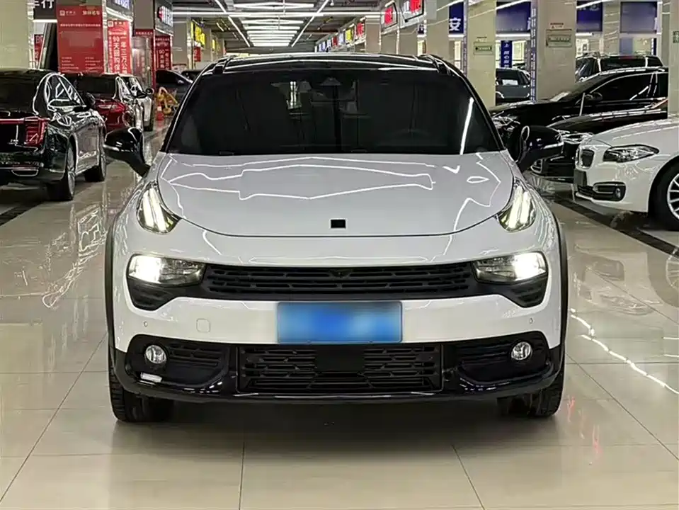 Lynk & Co 02