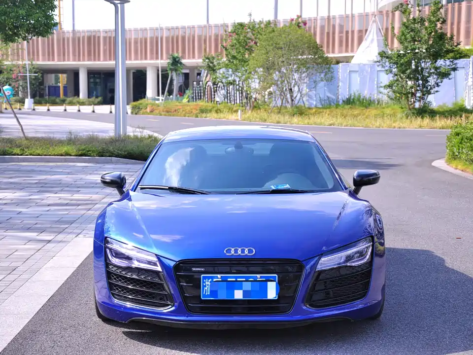 Audi R8