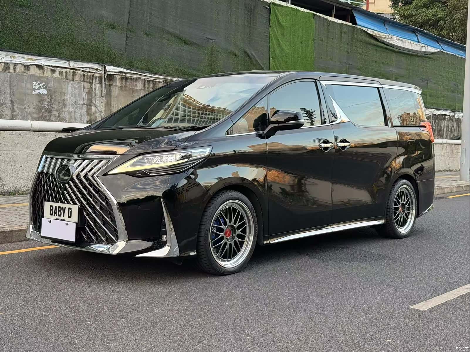 Lexus LM