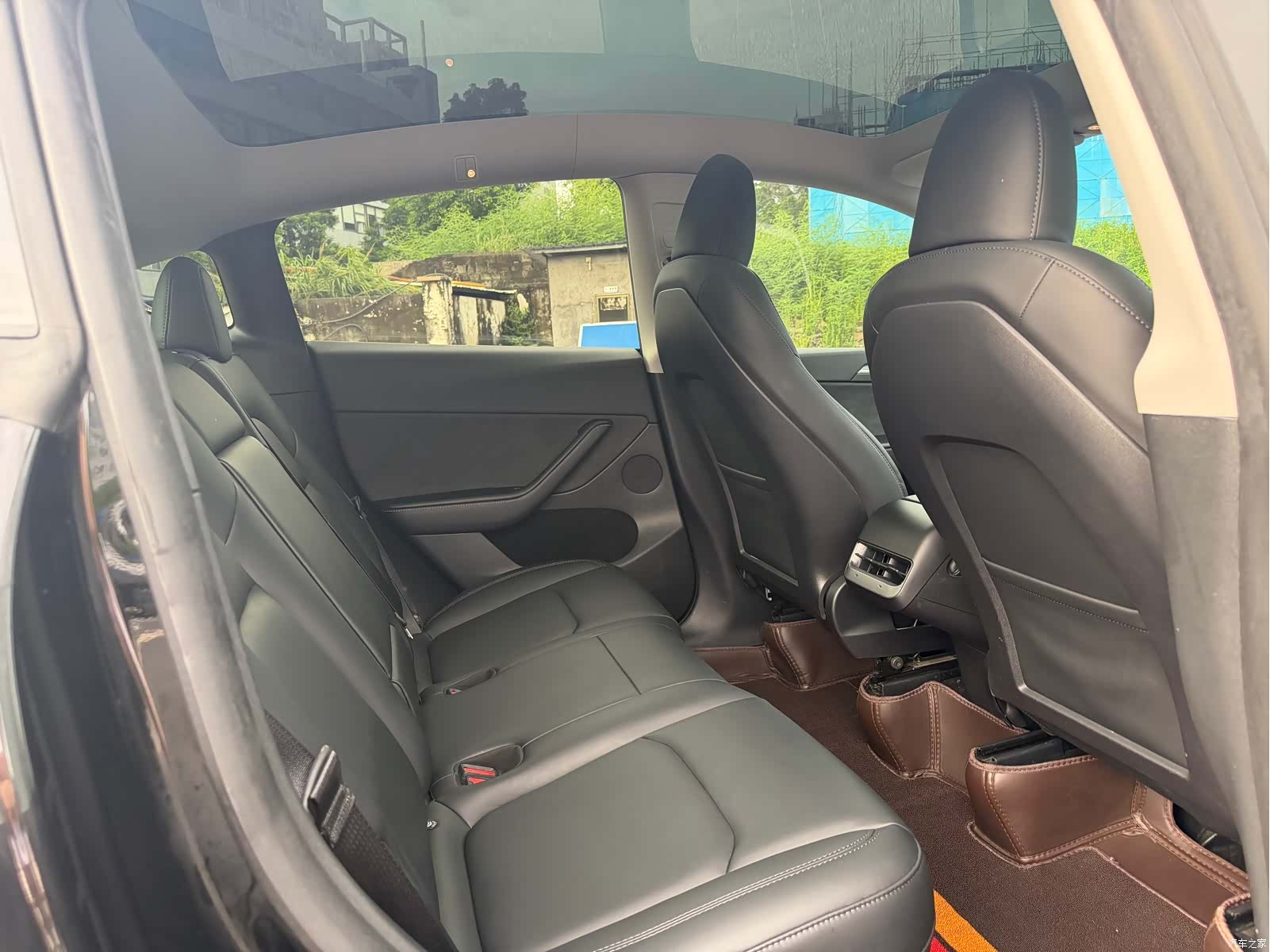 Tesla Model Y, 2024 9