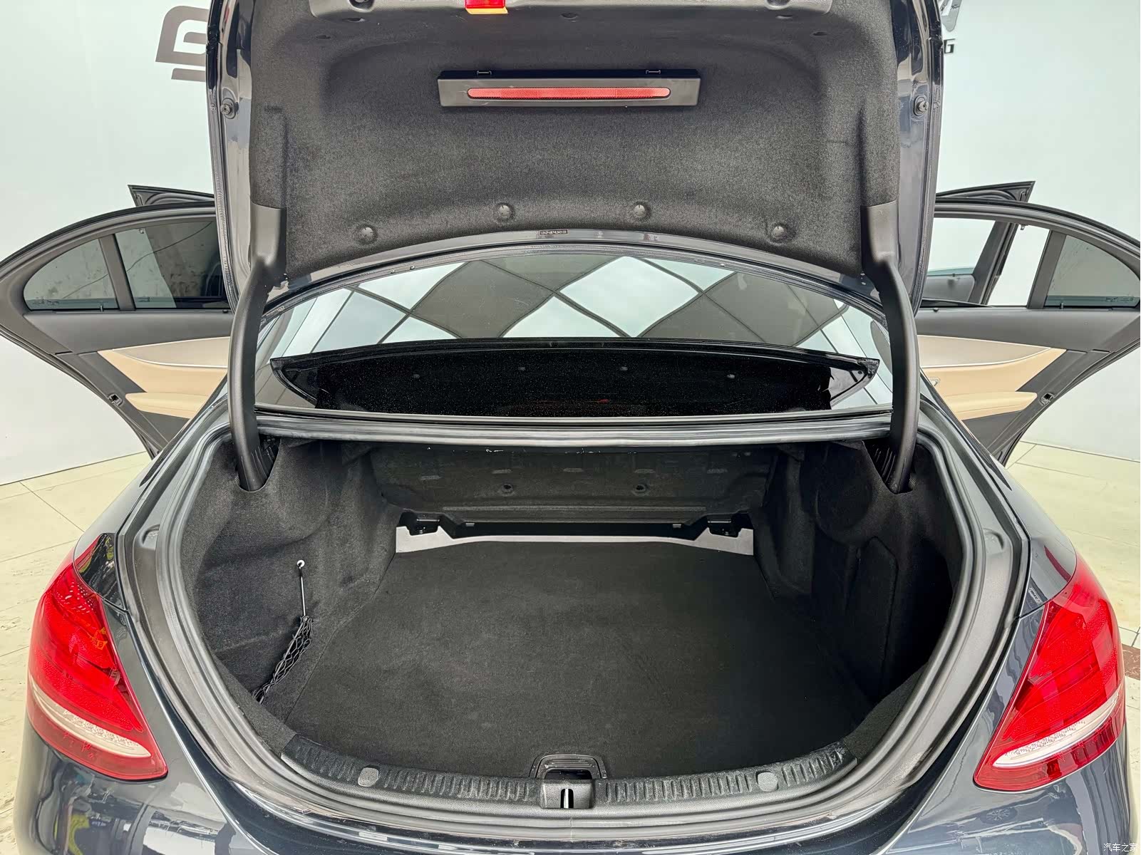Mercedes-Benz E-Class, 2017 24