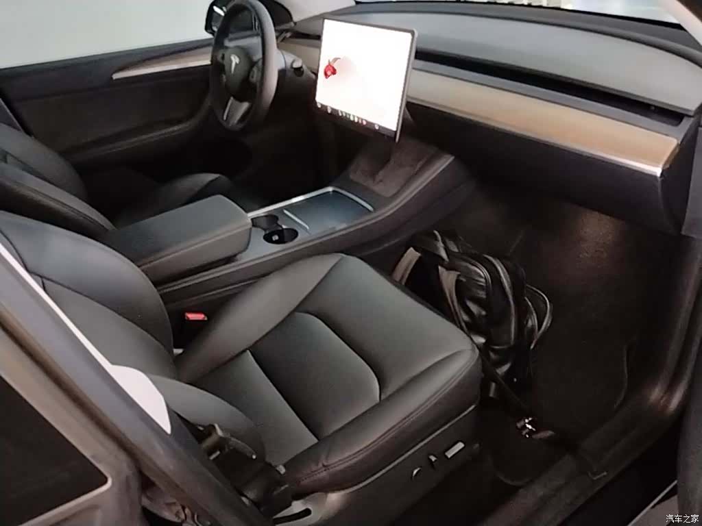 Tesla Model Y, 2021 25
