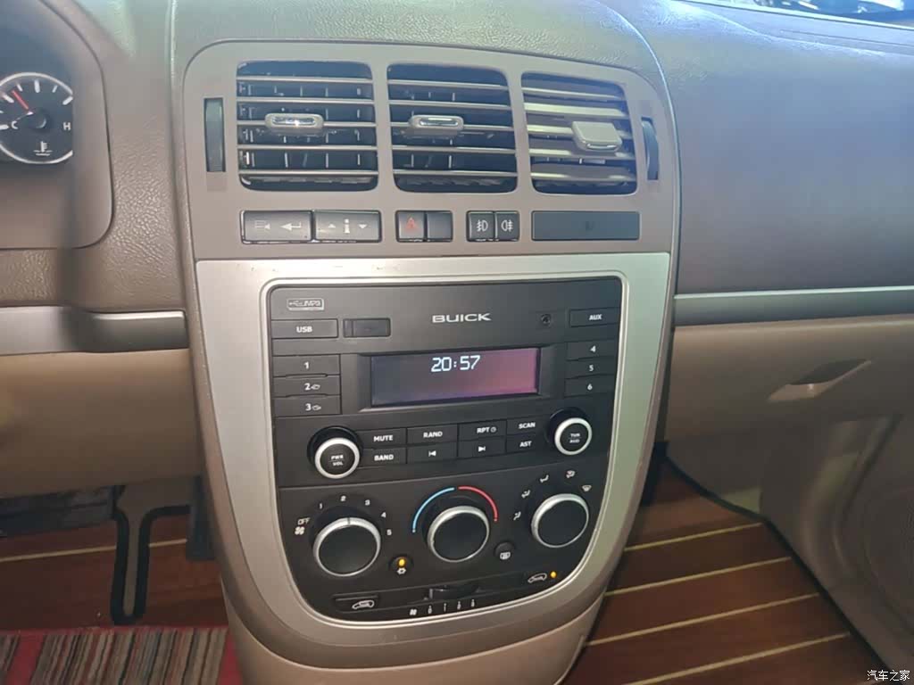 Buick GL8, 2017 13
