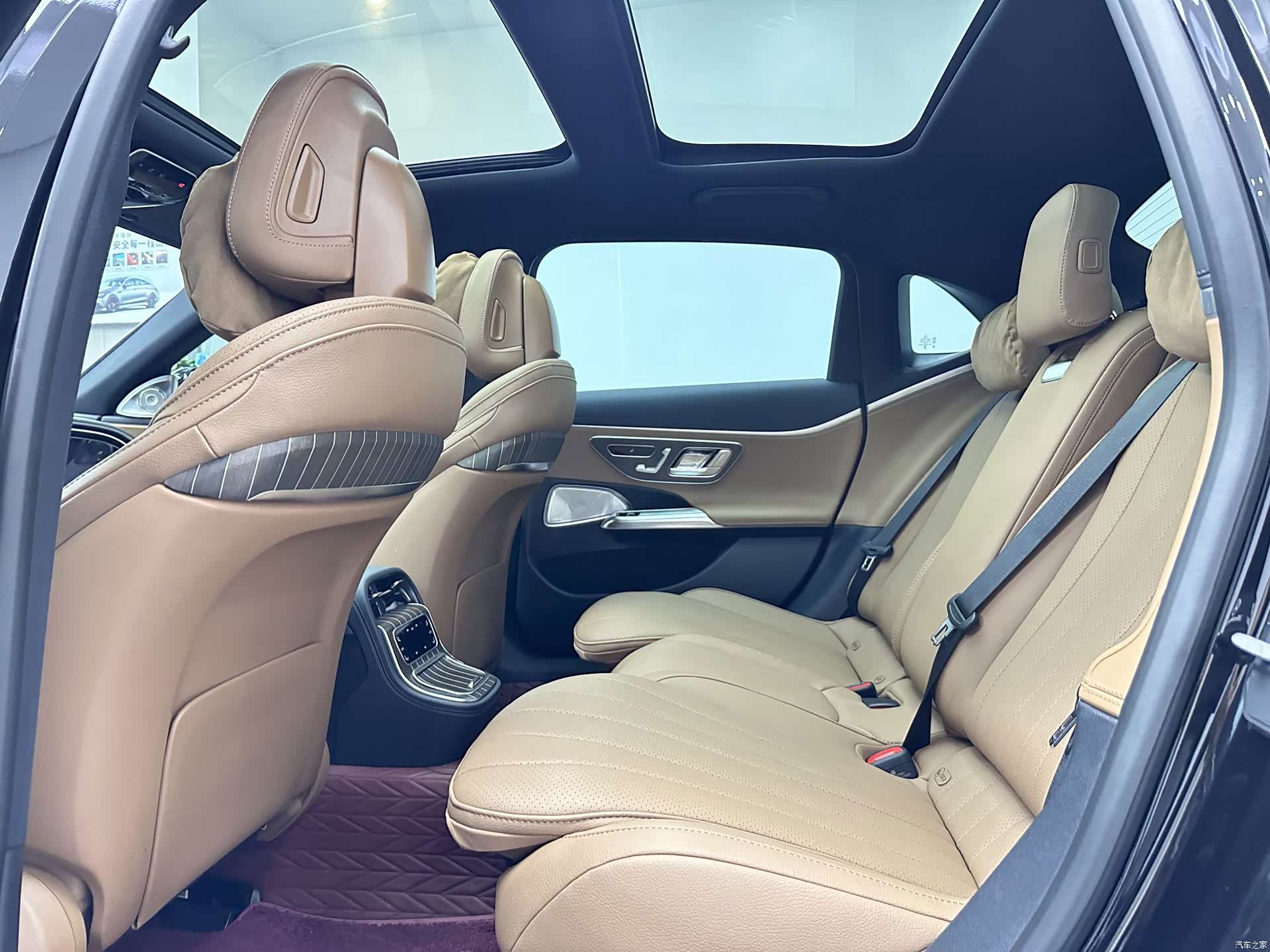 Mercedes-Benz E-Class, 2025 11