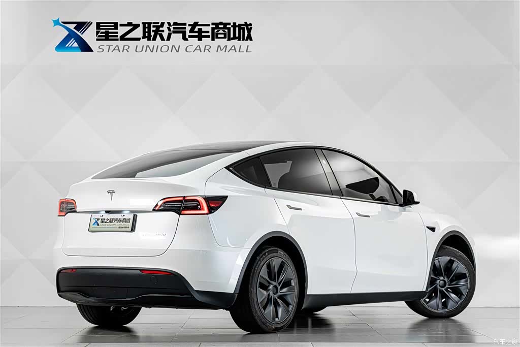 Tesla Model Y, 2024 6