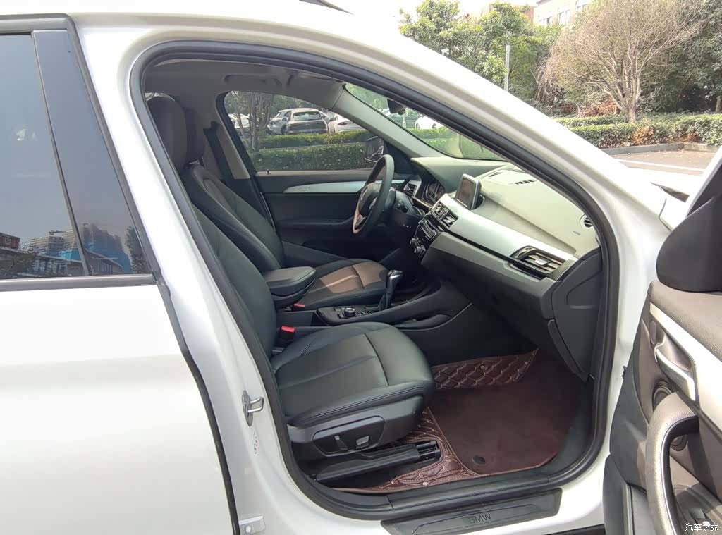 BMW X1, 2019 все фото