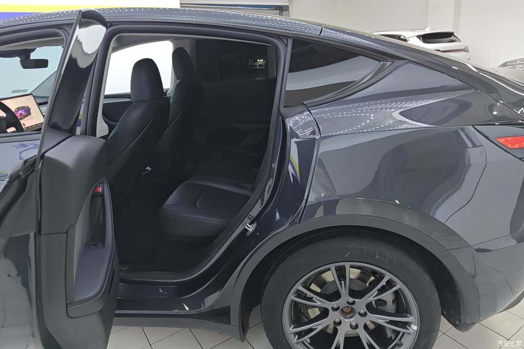 Tesla Model Y, 2024 11