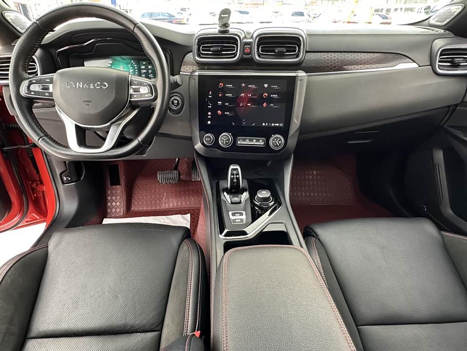 Lynk & Co 03