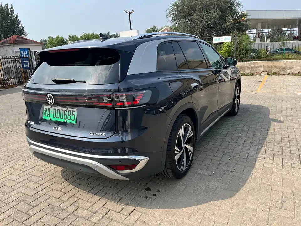 Volkswagen ID.6 CROZZ