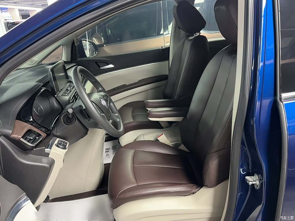 Buick GL8, 2023 10