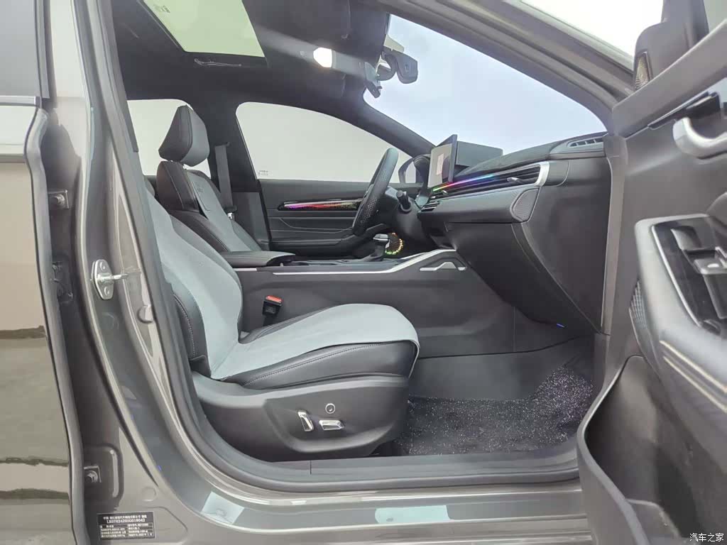 Geely Emgrand, 2025 17