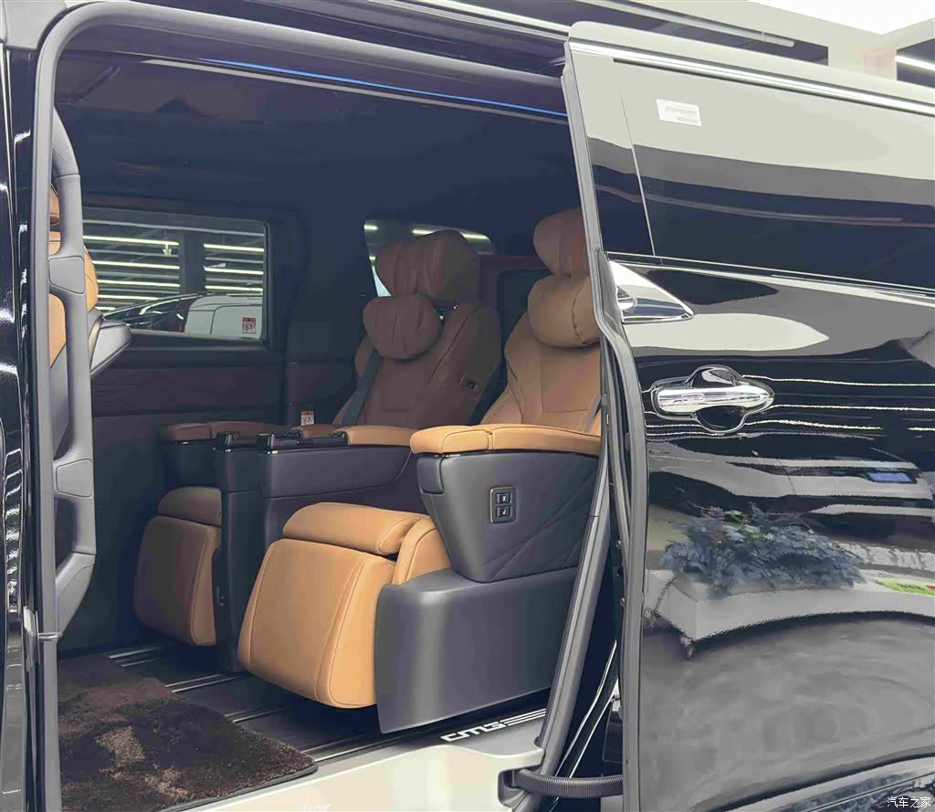 Toyota Vellfire, 2025 9