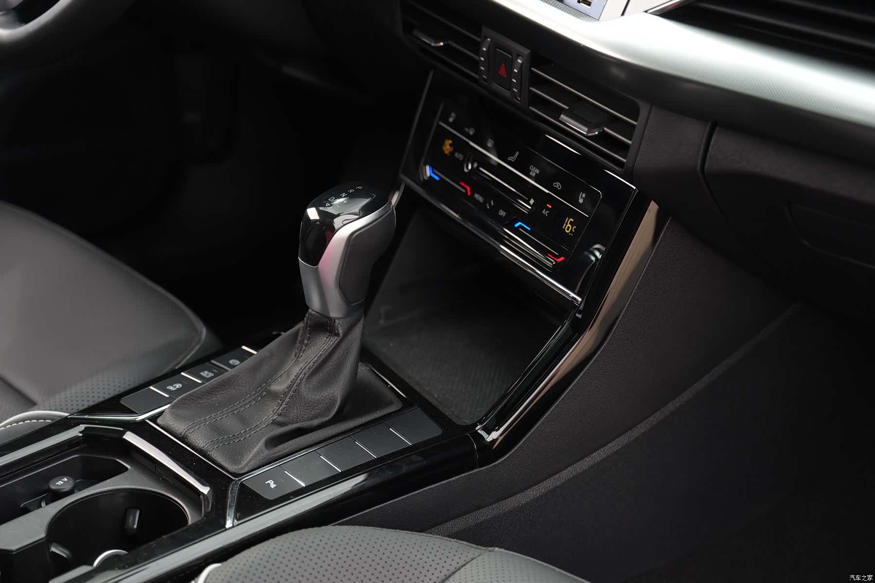Volkswagen Passat, 2024 13
