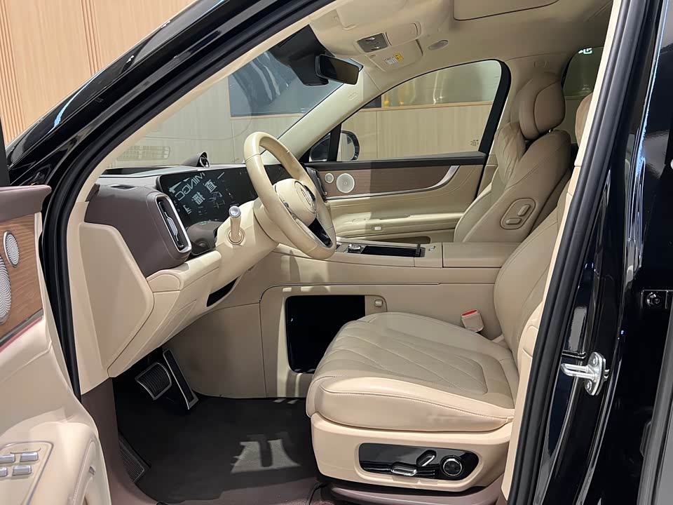 AITO Ask the world M9