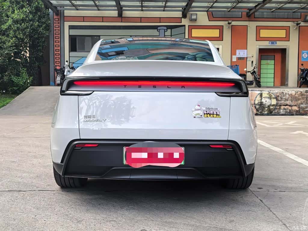 Tesla Model Y, 2025 18