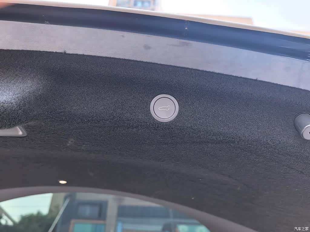 Tesla Model Y, 2025 13