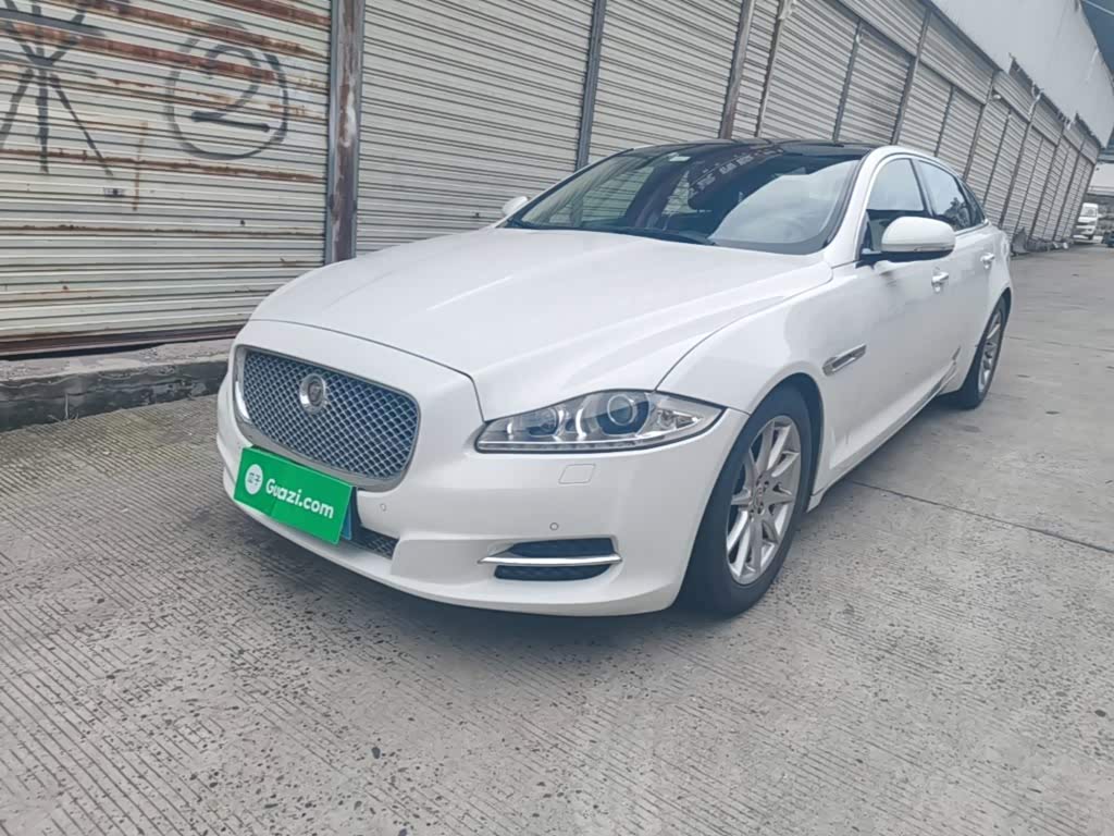 Jaguar XJ