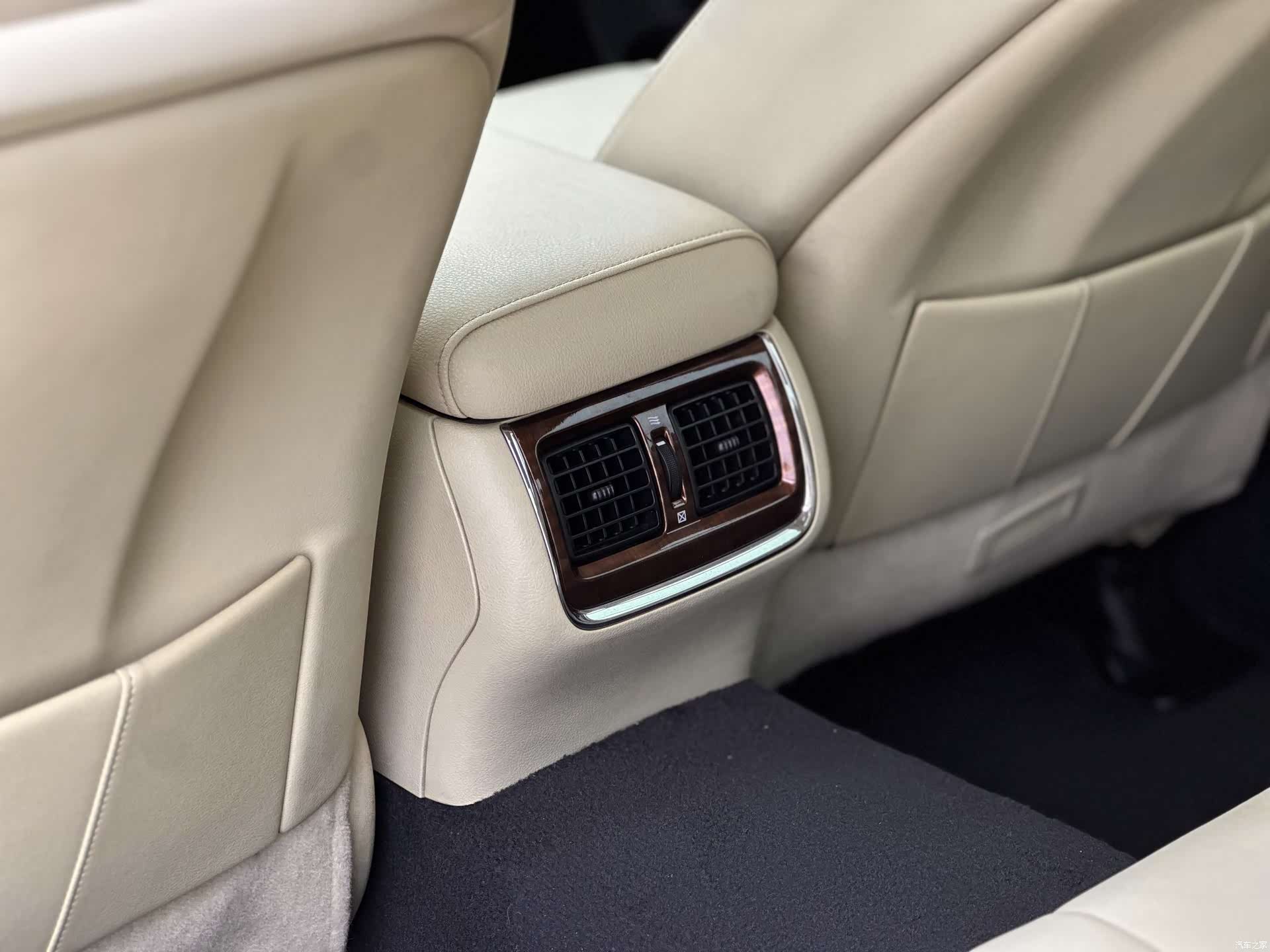 Toyota Crown, 2017 10