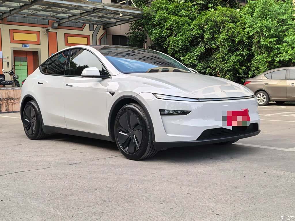 Tesla Model Y, 2025 3