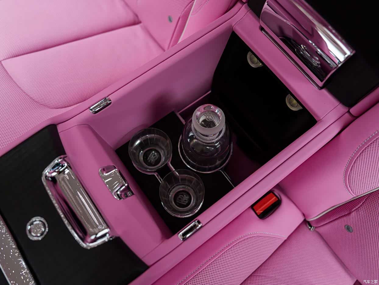 Rolls-Royce Cullinan, 2023 25