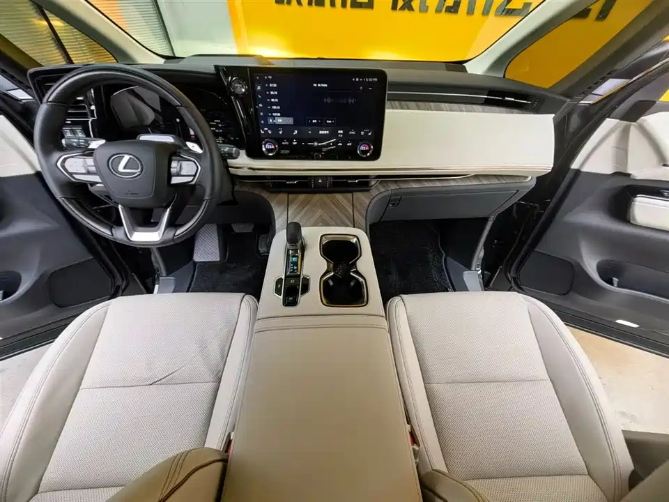 Lexus LM Lexus LM