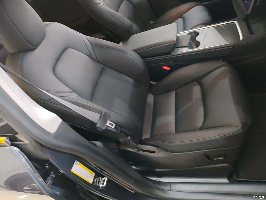 Tesla Model Y, 2023 25