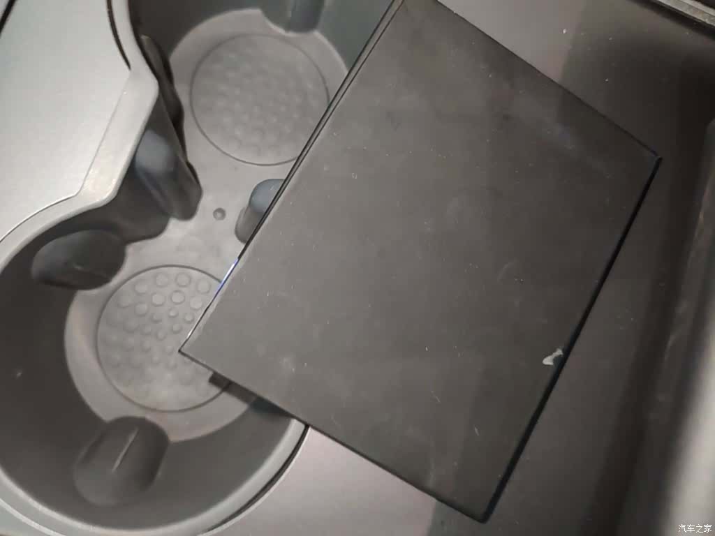 Tesla Model Y, 2023 9