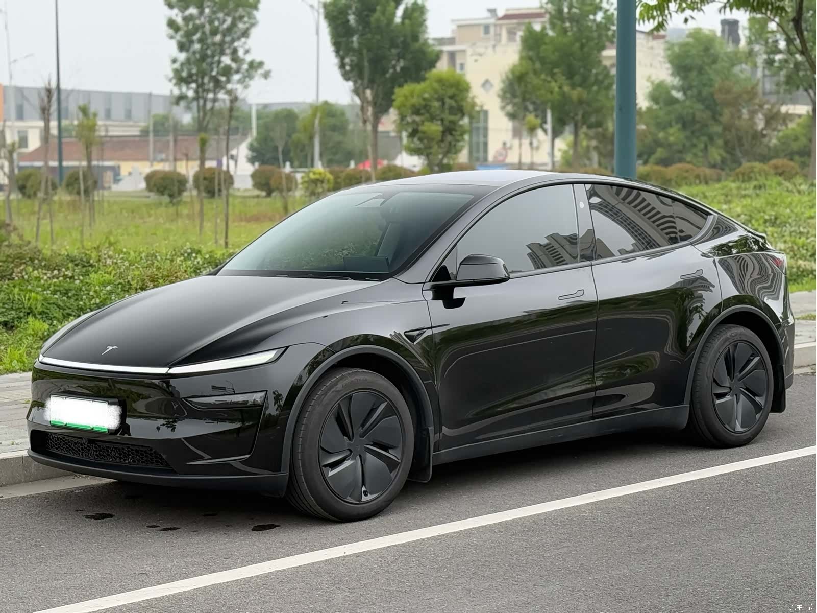 Tesla Model Y, 2025 1